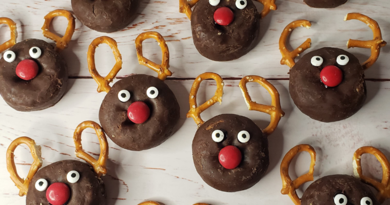 Chocolate Donut Reindeer – Easy Holiday Breakfast Fun!